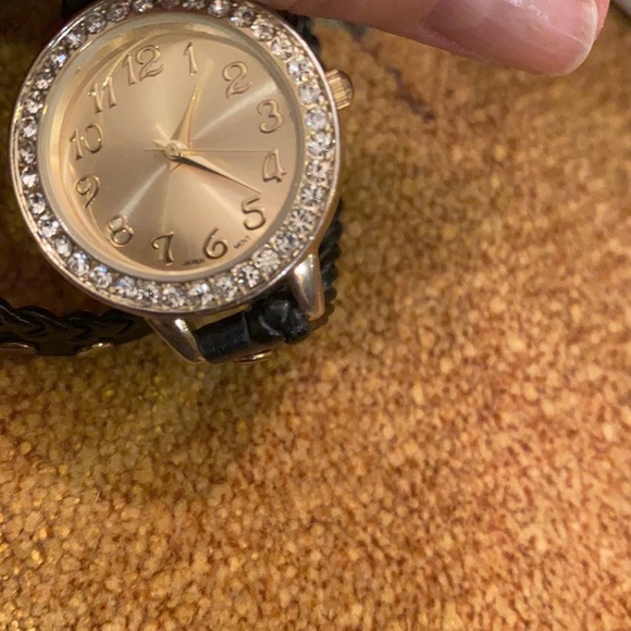 Leather wrap watch bracelet Gold face w/rhinestone - Picture 9 of 9